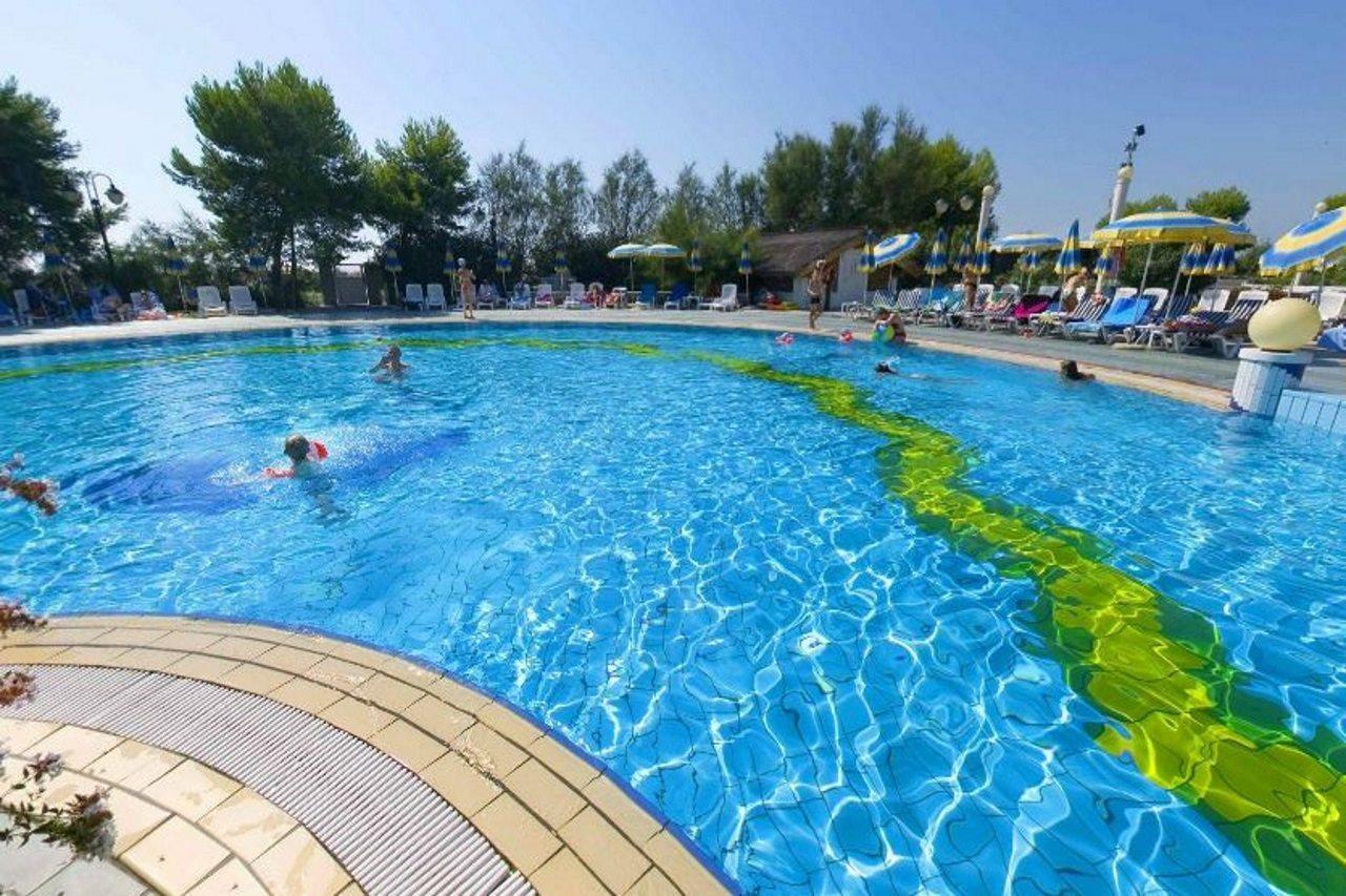 Aparthotel Holiday Бібіоне Екстер'єр фото